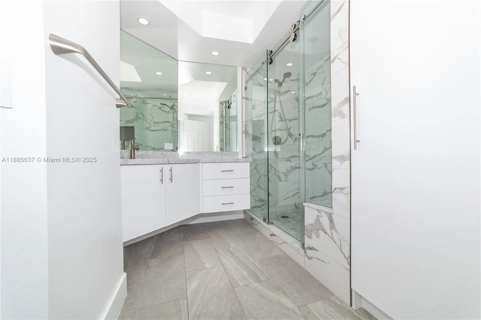 17150 N Bay Rd, #2914