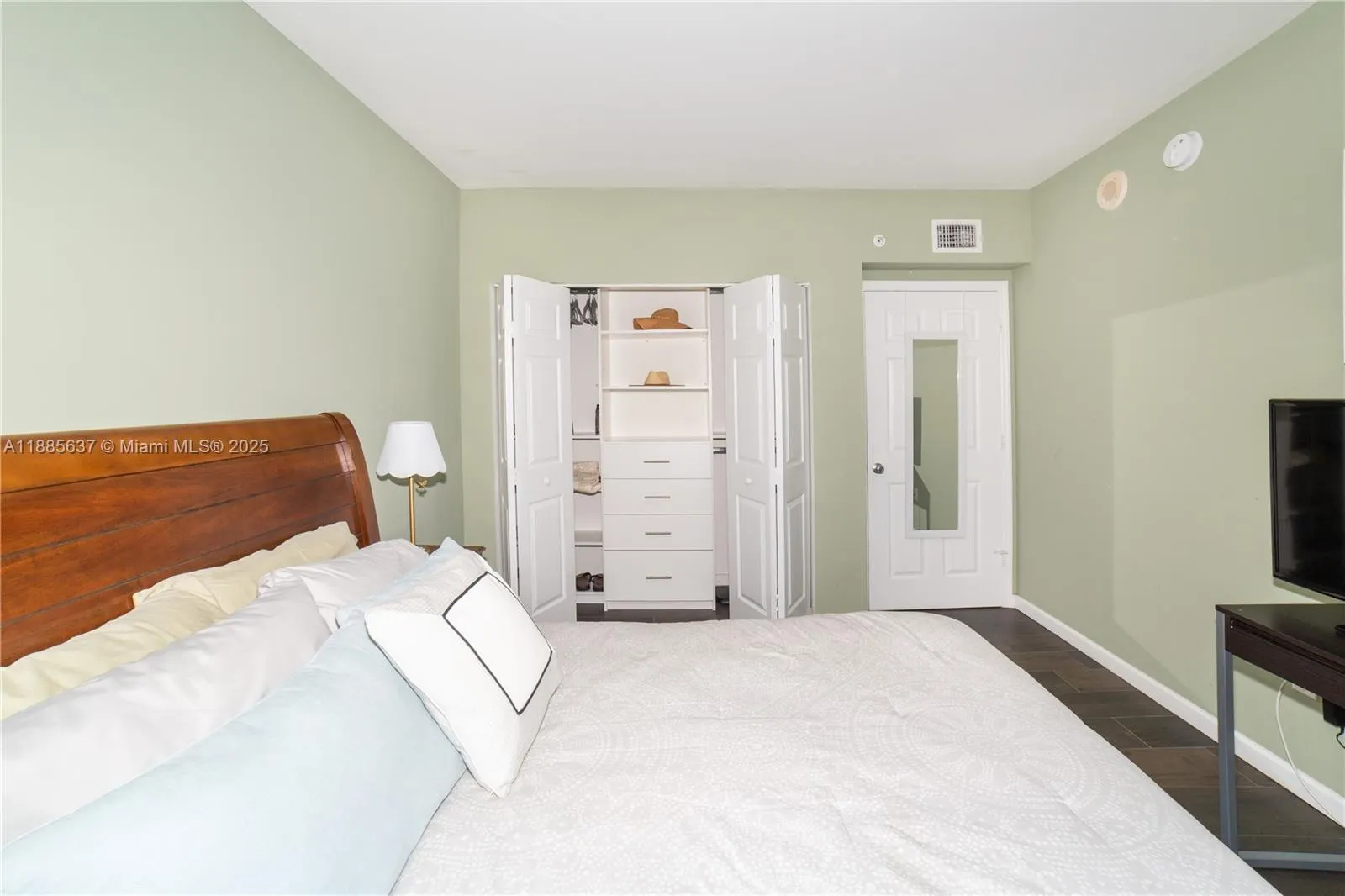 17150 N Bay Rd, #2914