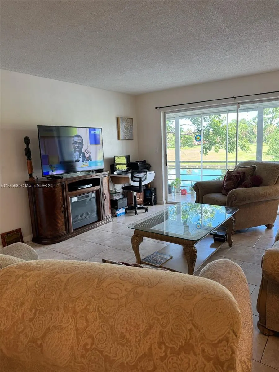 3551 Inverrary Dr, #208