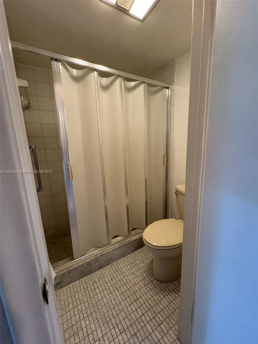 3551 Inverrary Dr, #208