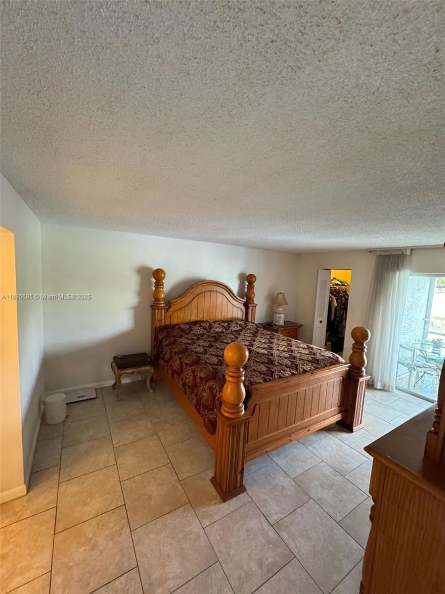 3551 Inverrary Dr, #208