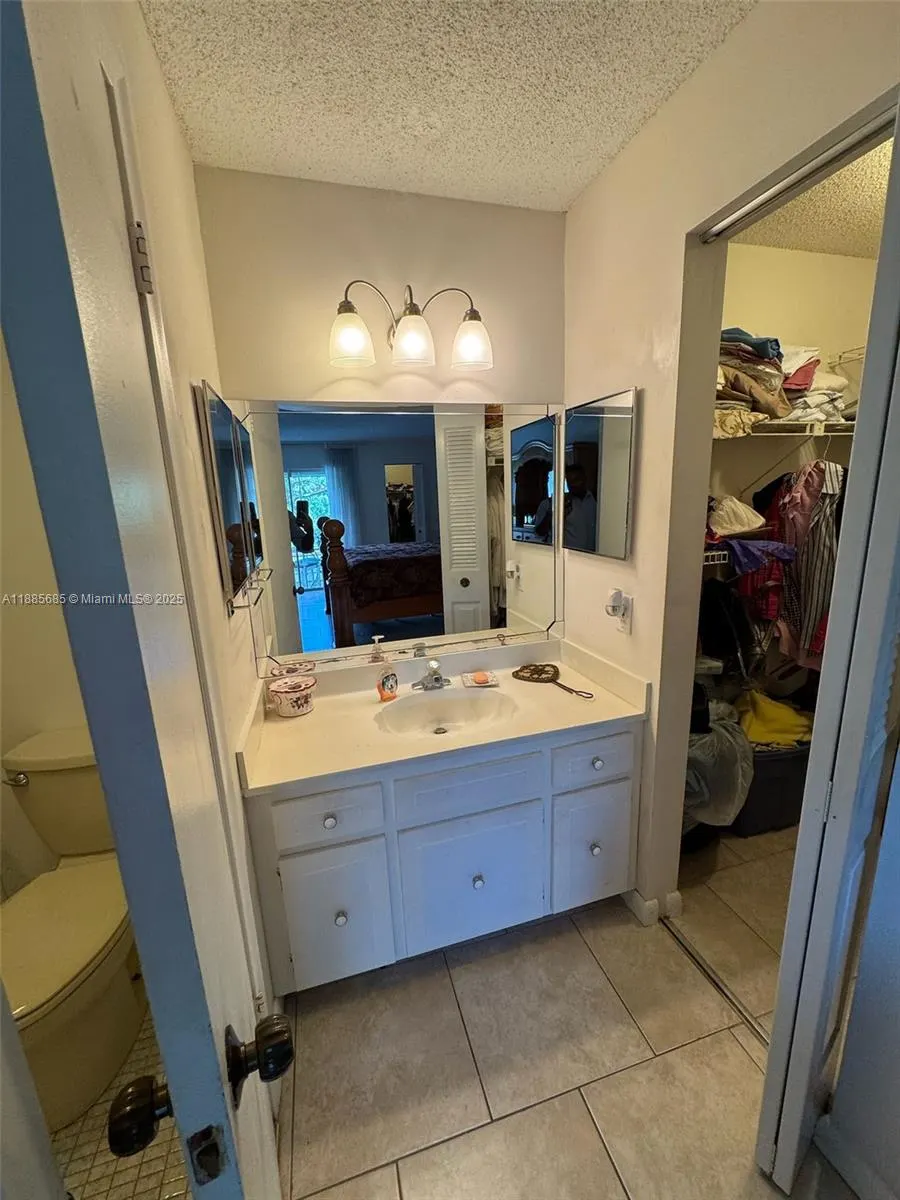 3551 Inverrary Dr, #208
