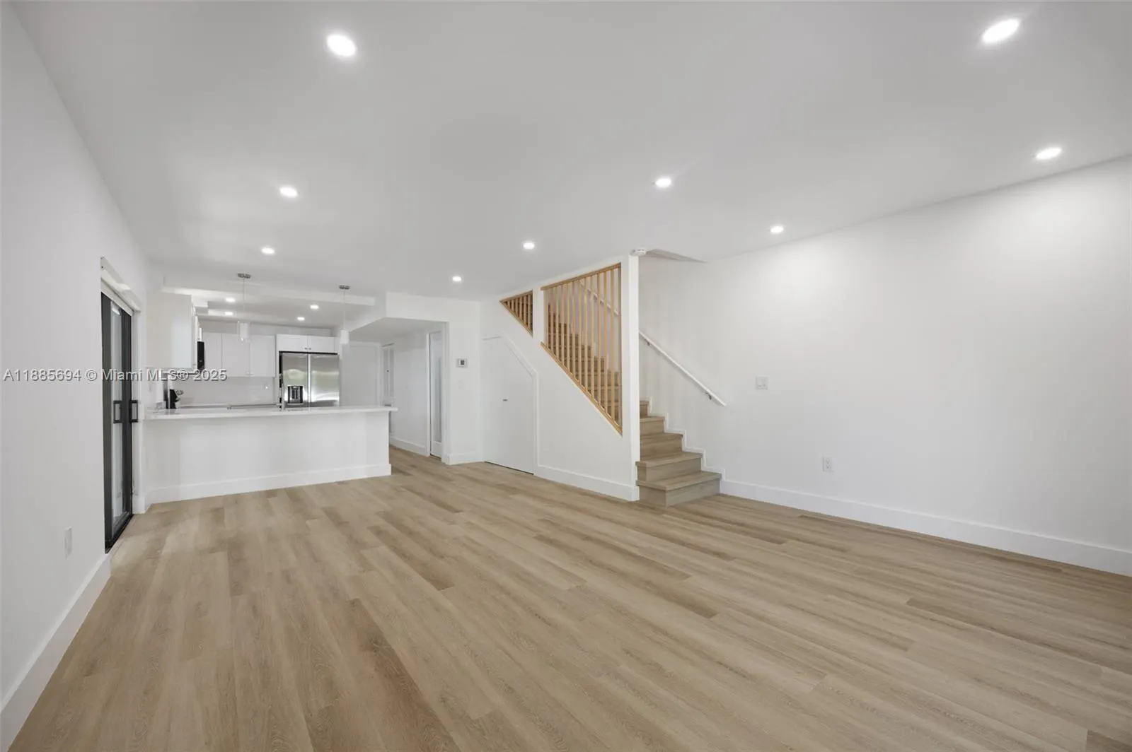2818 W Trade Ave