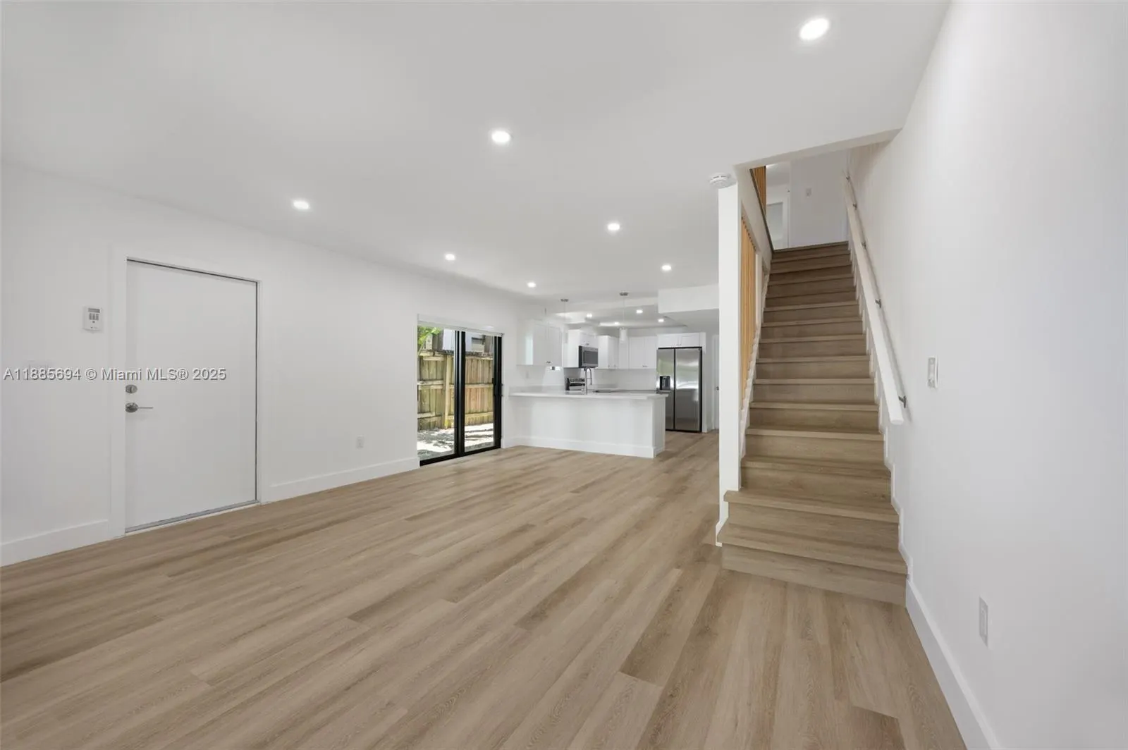2818 W Trade Ave