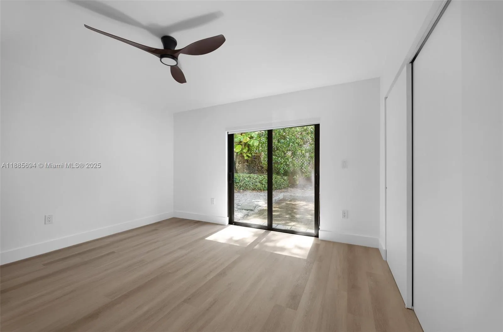 2818 W Trade Ave