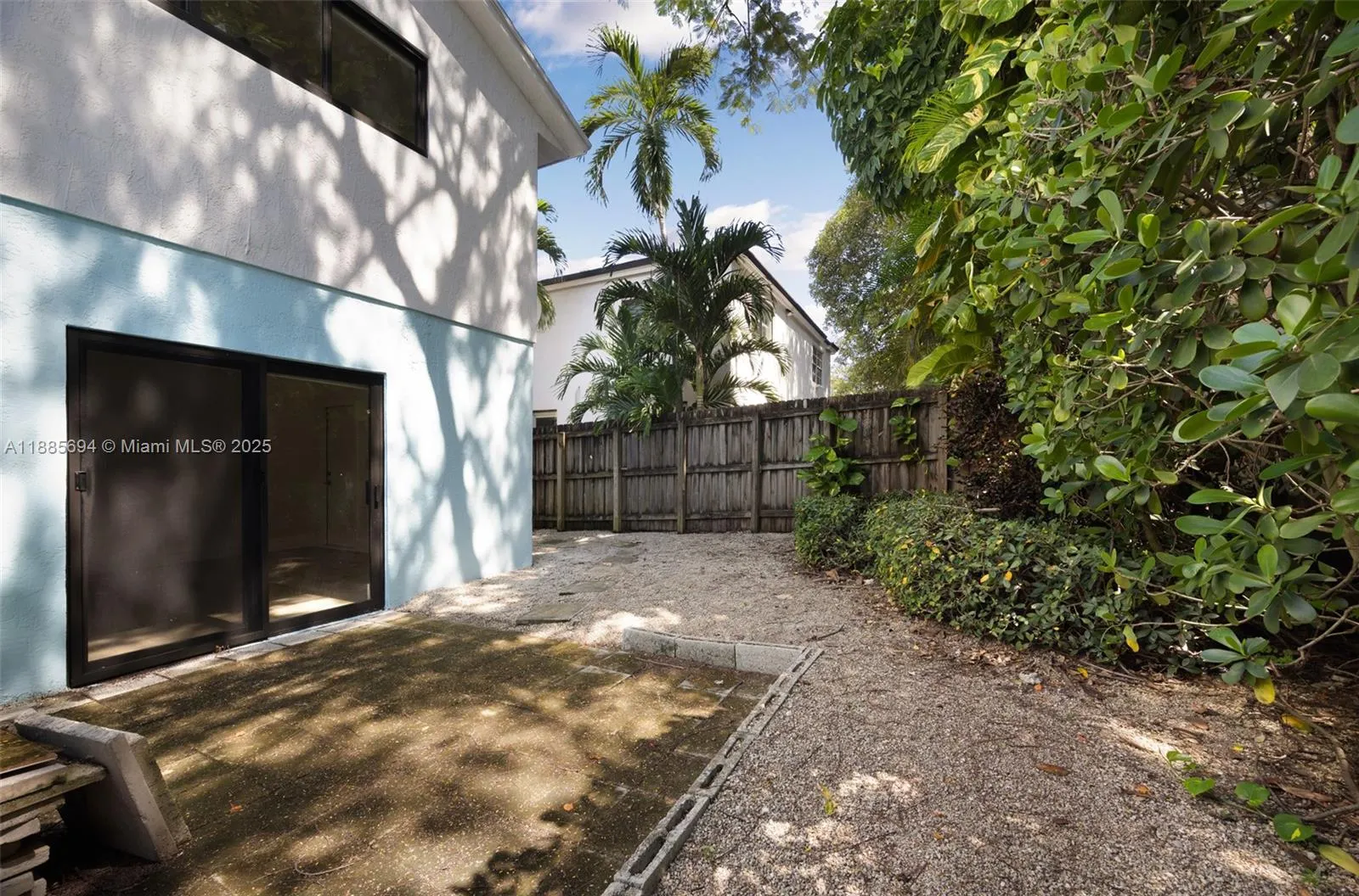 2818 W Trade Ave