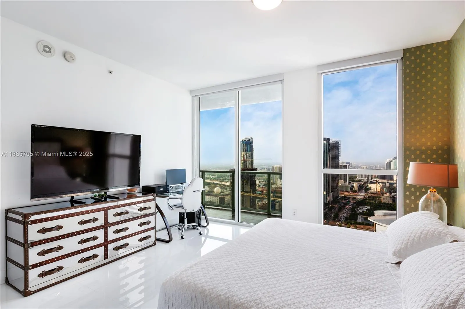 244 Biscayne Blvd, #4604