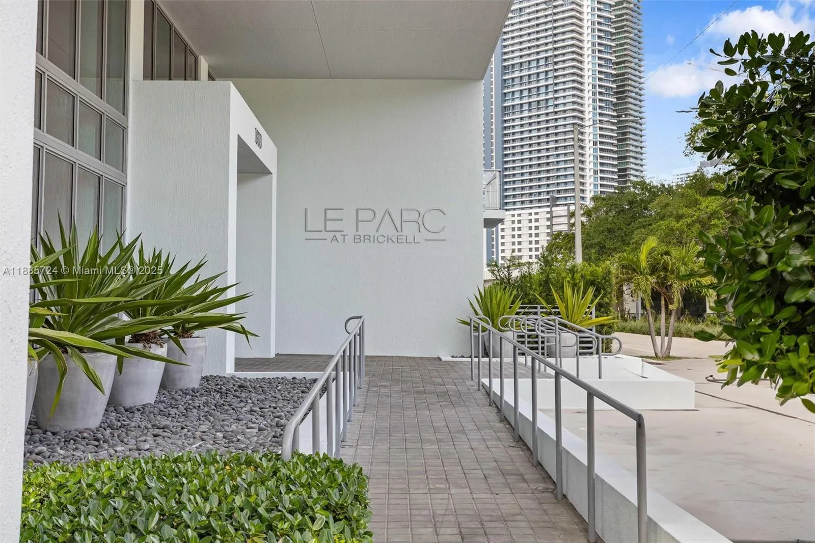 1600 SW 1st Ave, #704