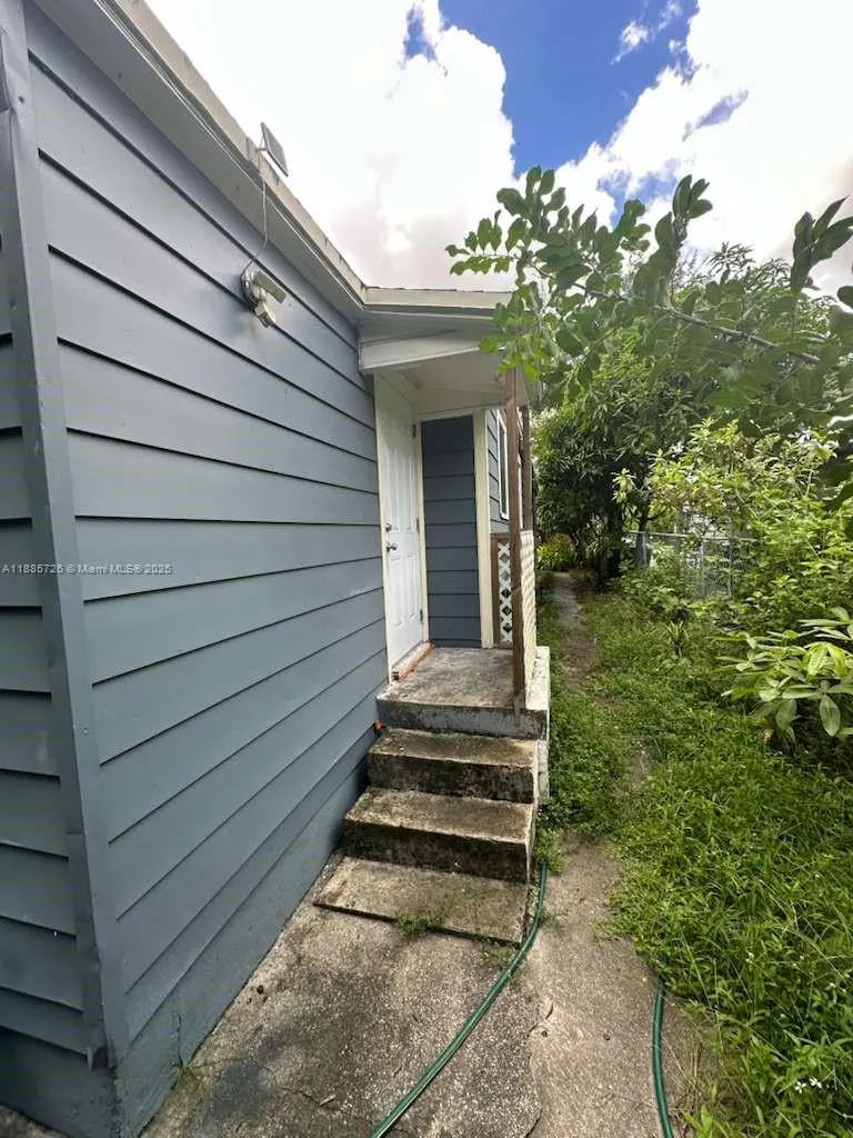 1116 NE 5th Ave