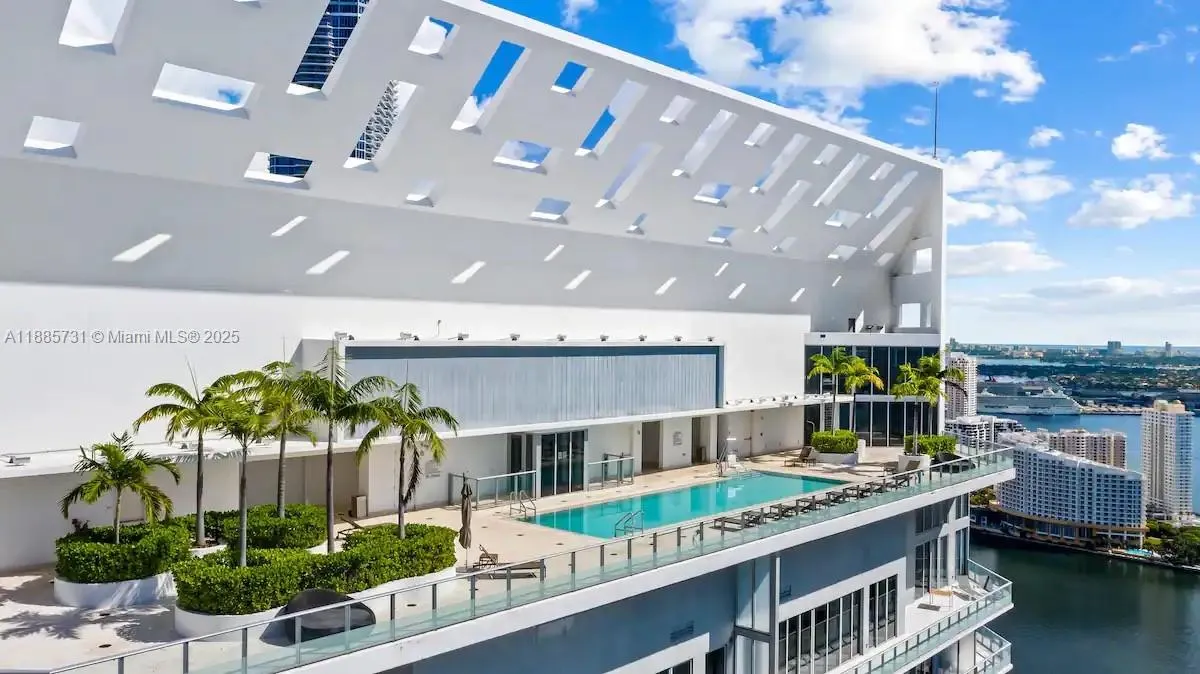 1300 Brickell Bay Dr, #3205