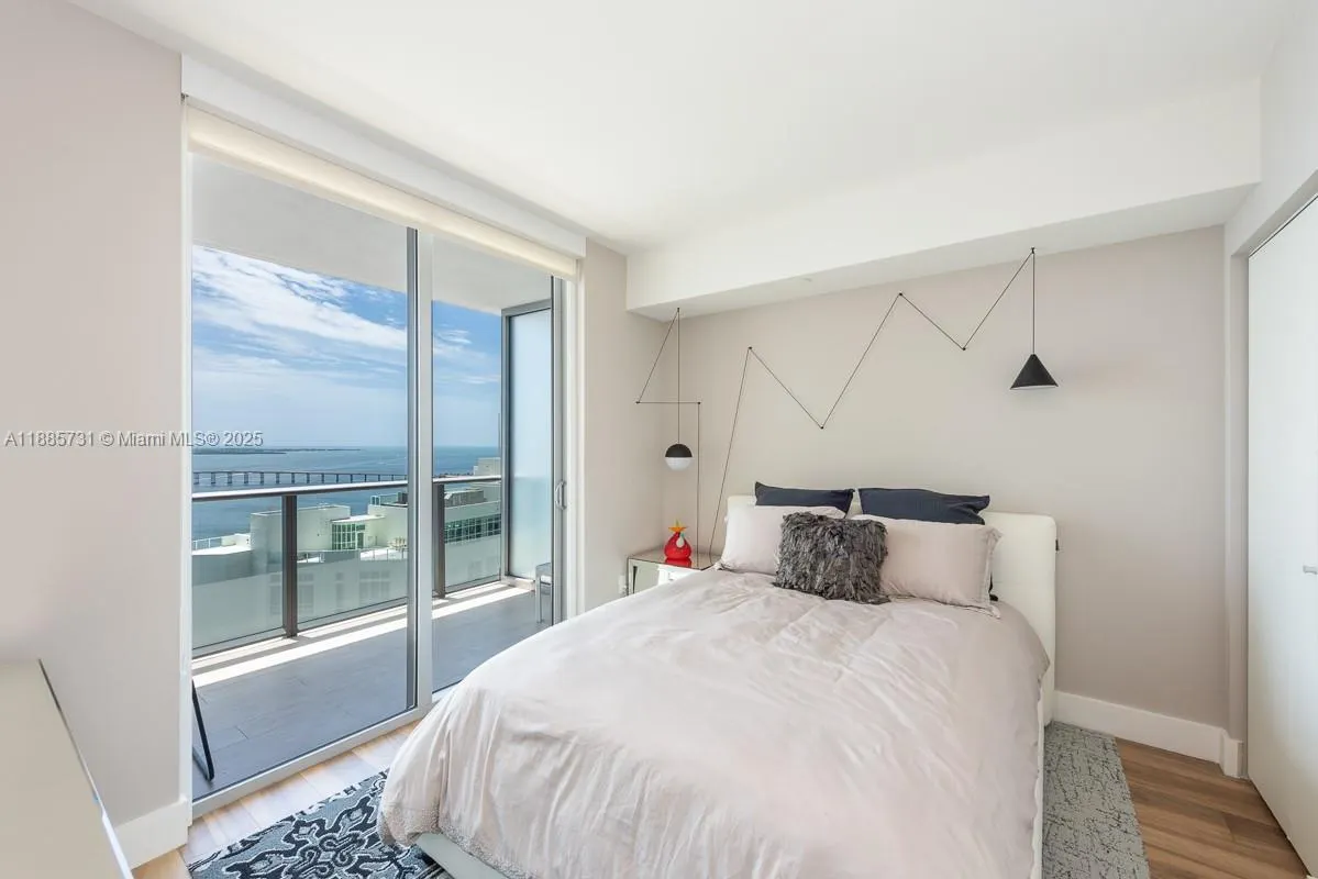 1300 Brickell Bay Dr, #3205