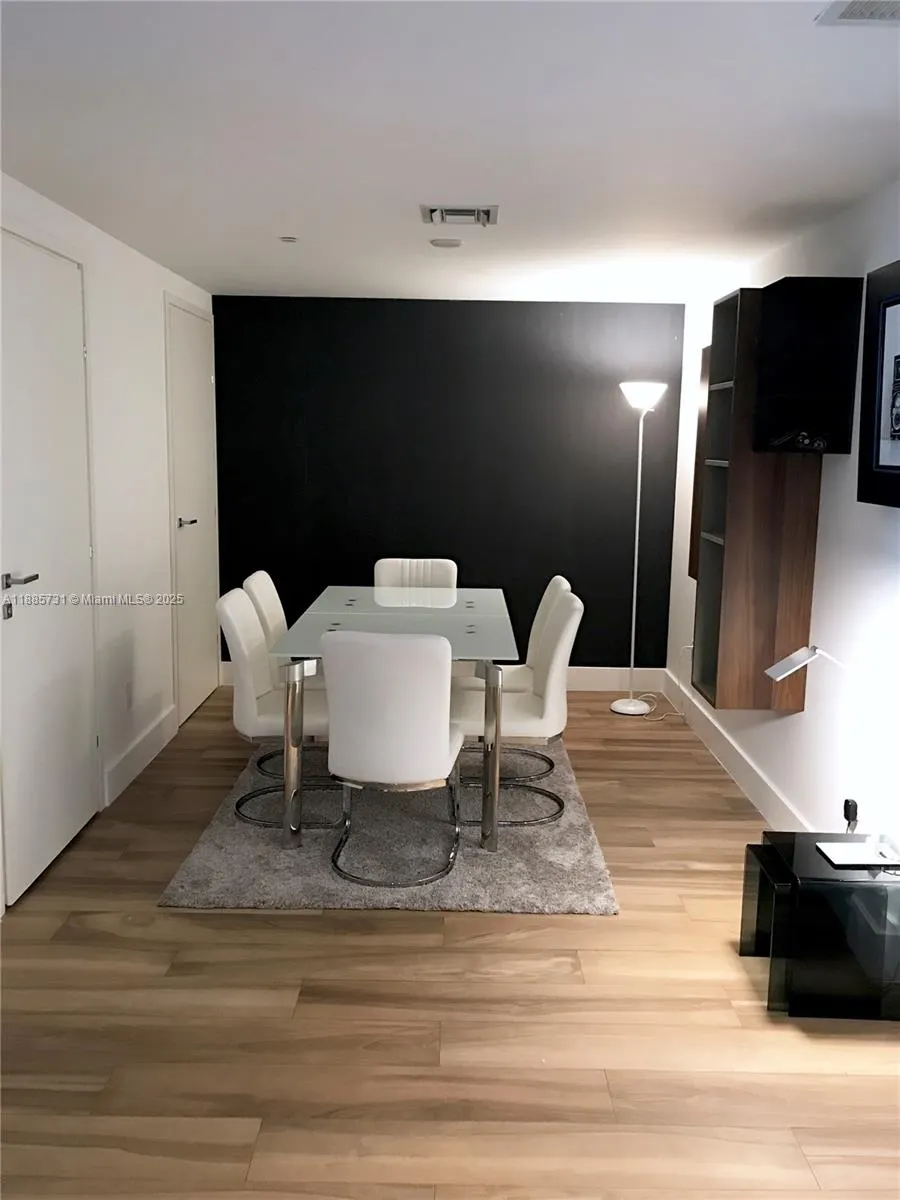 1300 Brickell Bay Dr, #3205