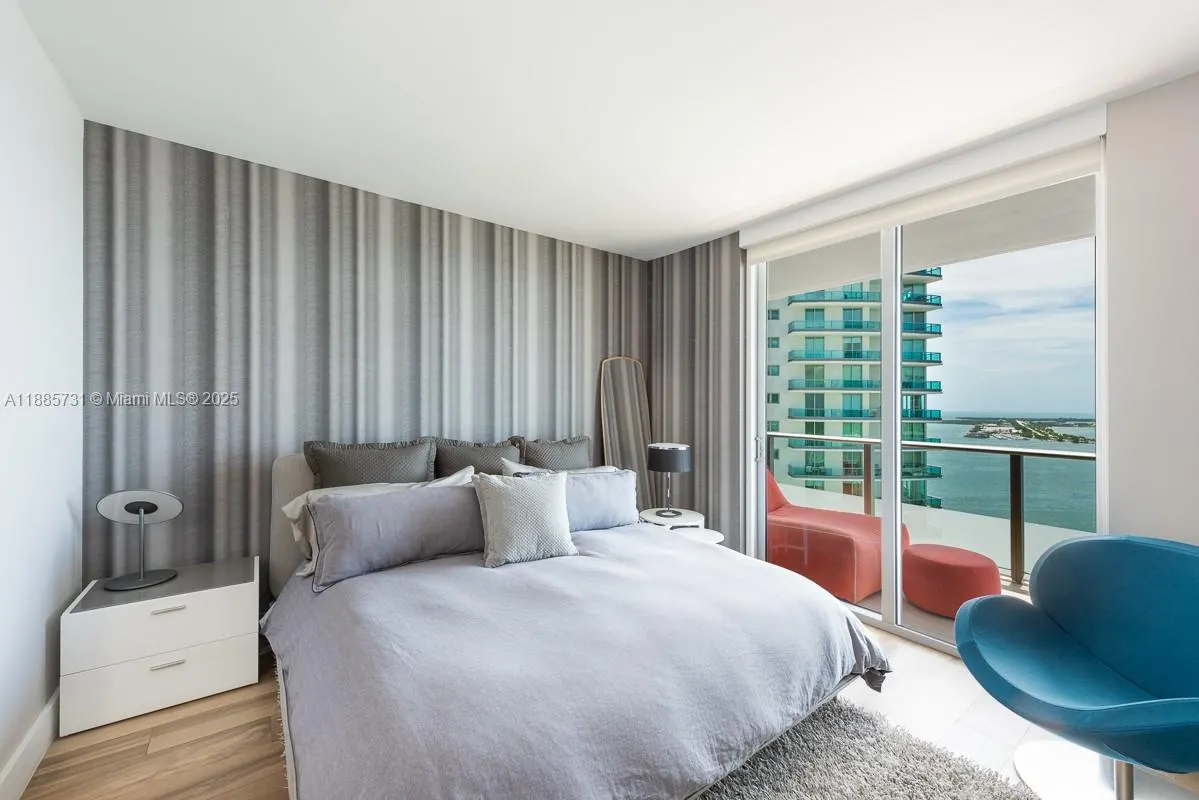 1300 Brickell Bay Dr, #3205