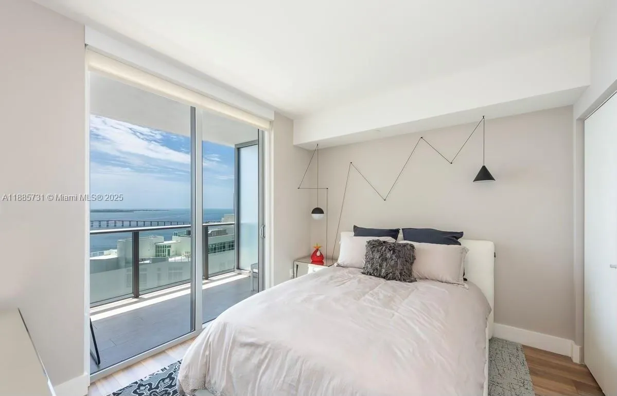 1300 Brickell Bay Dr, #3205