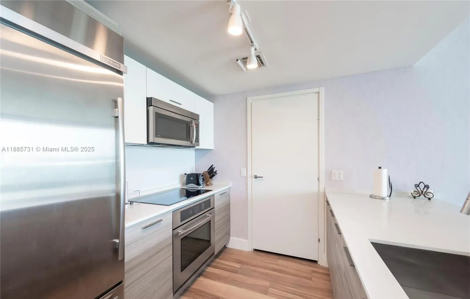 1300 Brickell Bay Dr, #3205
