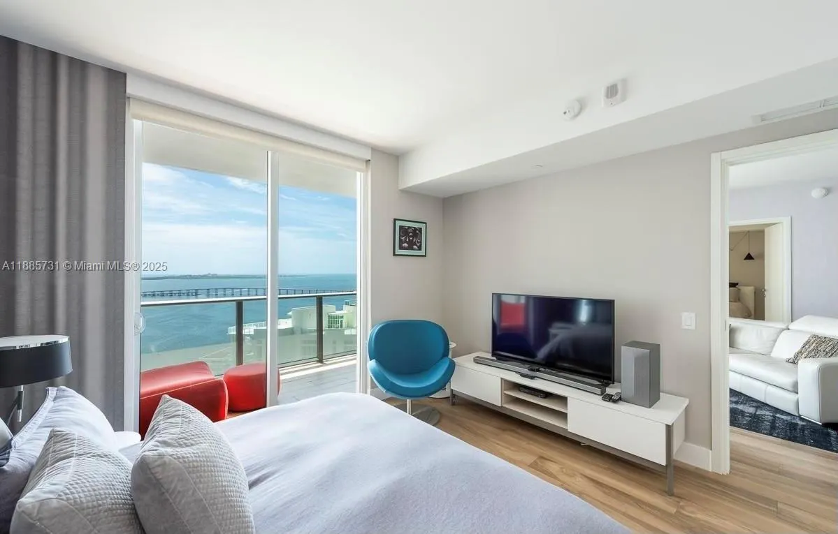 1300 Brickell Bay Dr, #3205