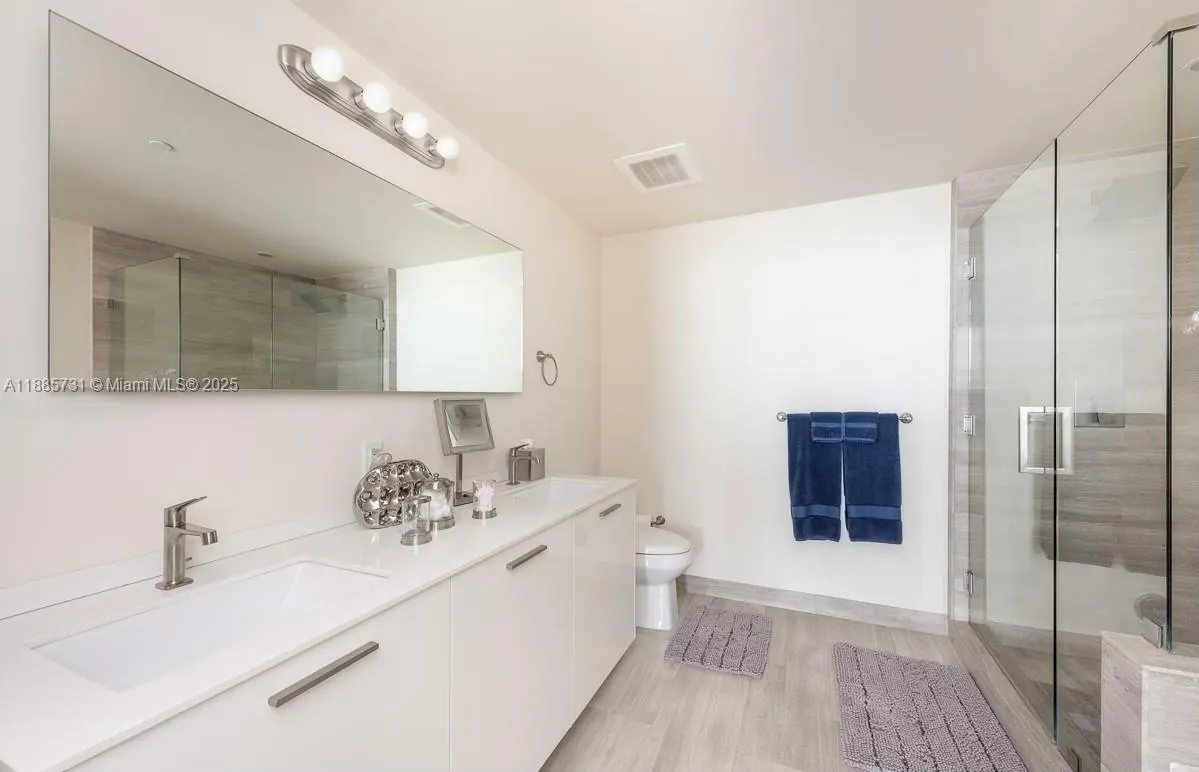 1300 Brickell Bay Dr, #3205