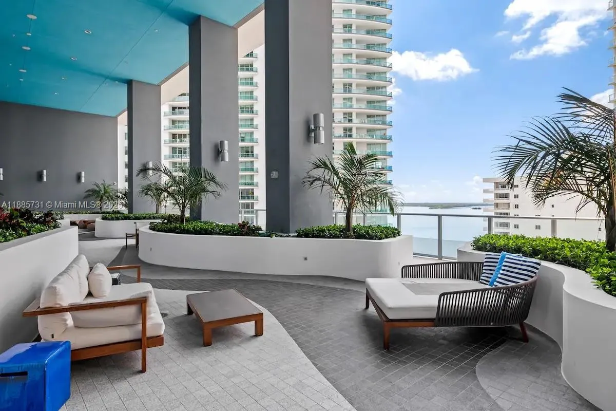 1300 Brickell Bay Dr, #3205