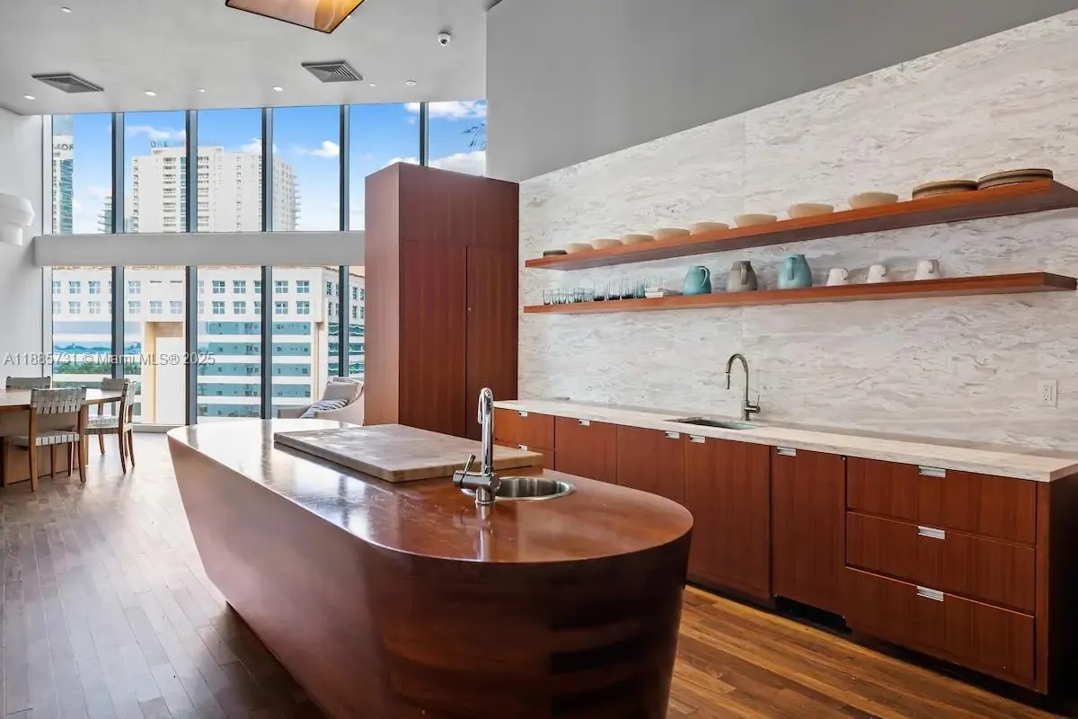 1300 Brickell Bay Dr, #3205