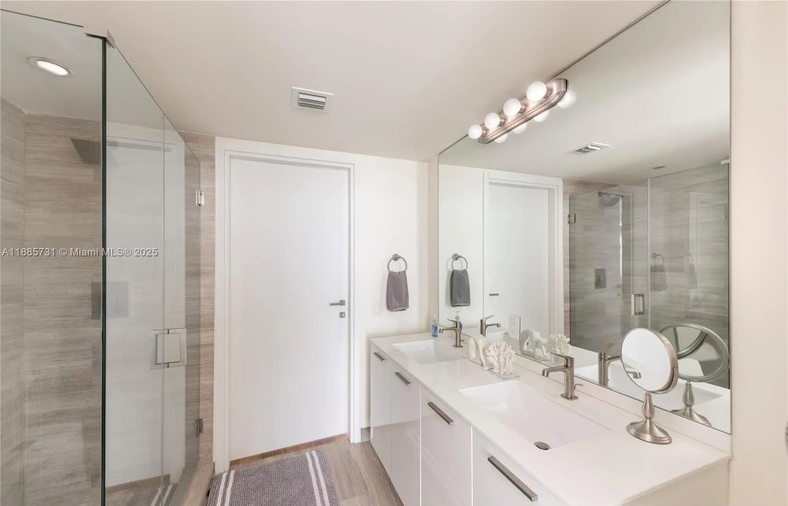 1300 Brickell Bay Dr, #3205
