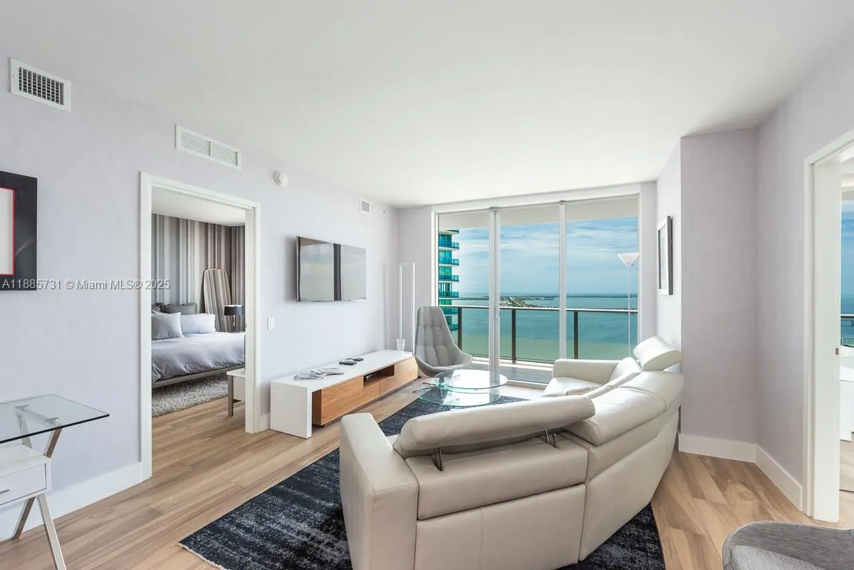 1300 Brickell Bay Dr, #3205