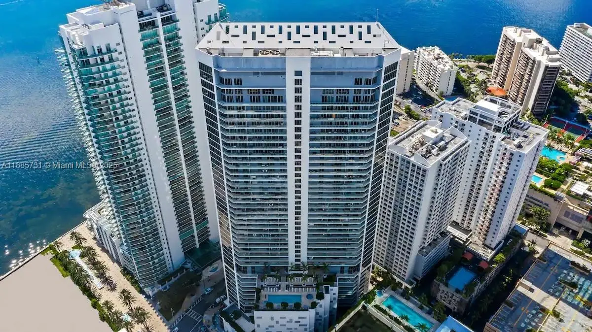 1300 Brickell Bay Dr, #3205