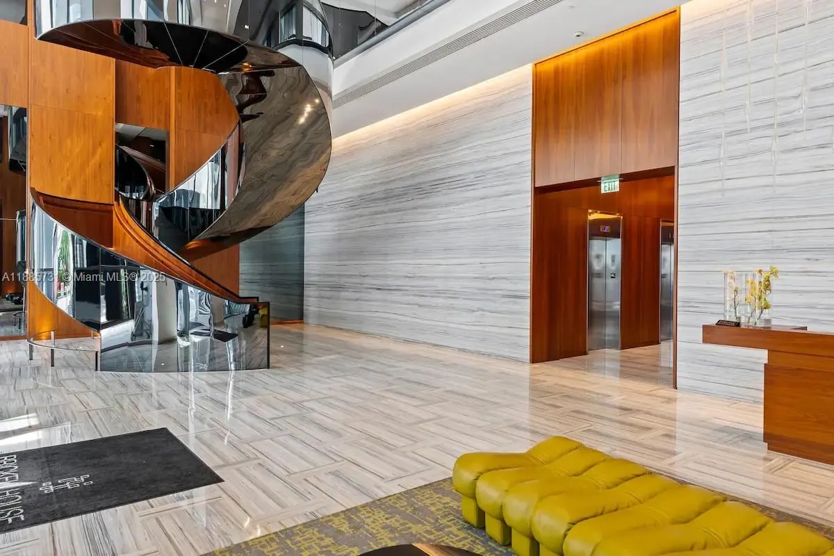 1300 Brickell Bay Dr, #3205