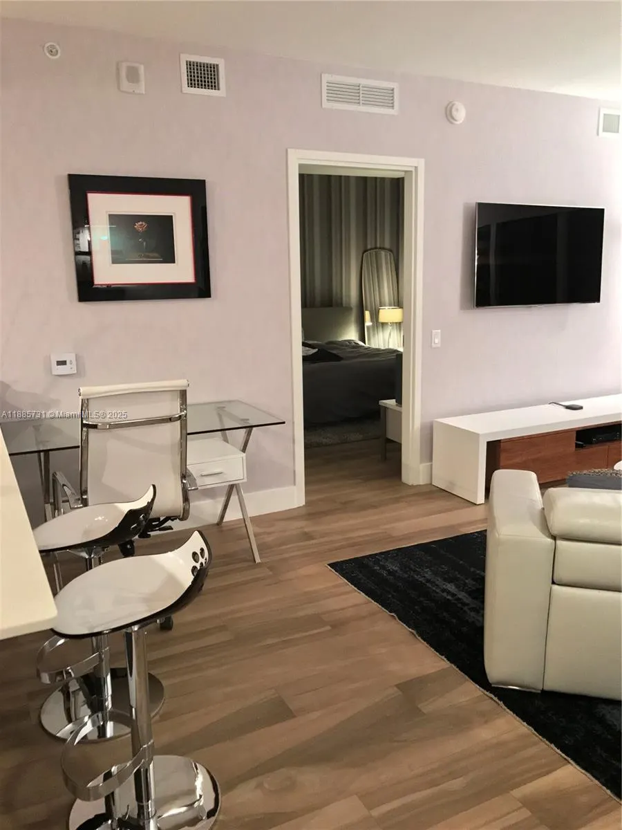1300 Brickell Bay Dr, #3205