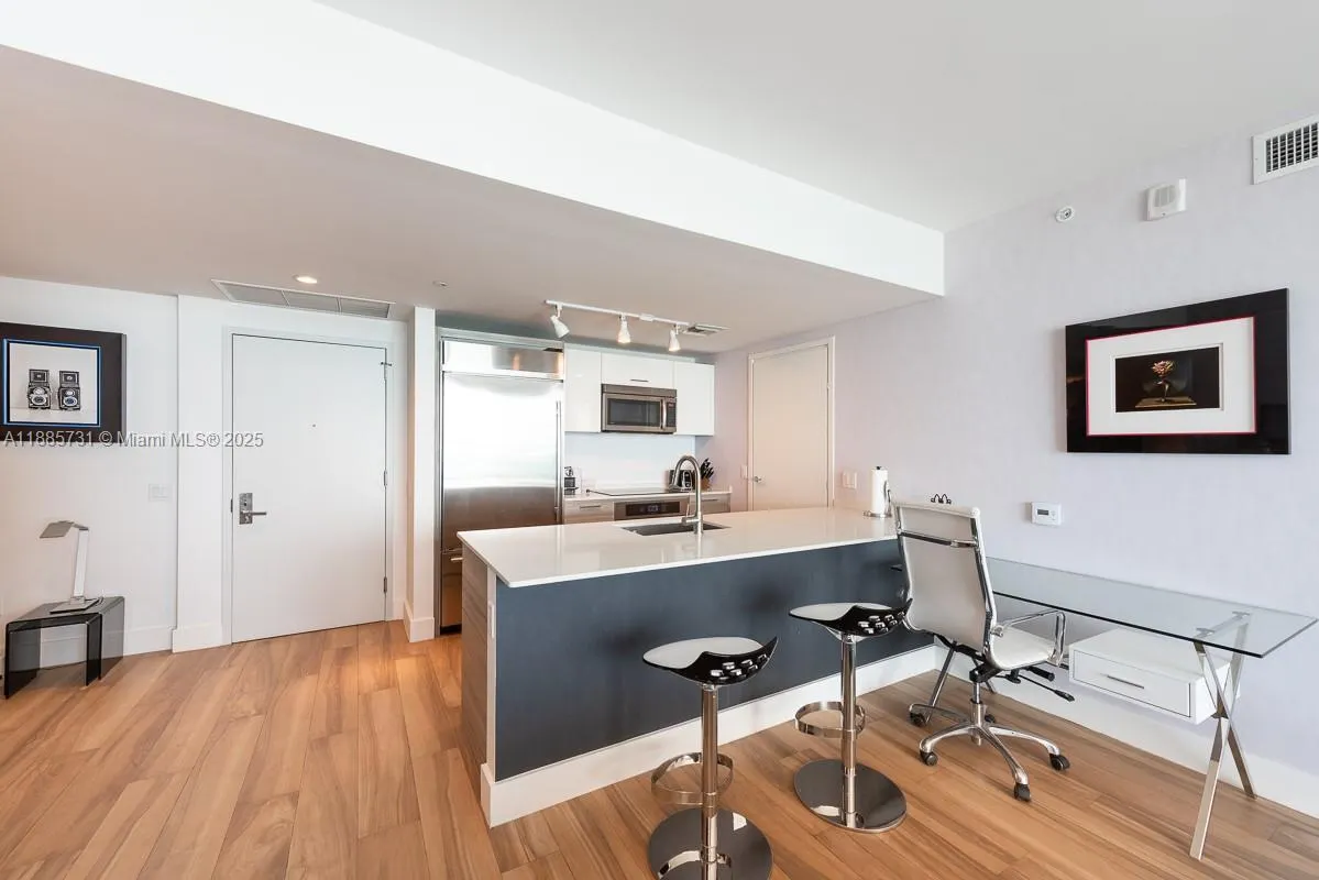 1300 Brickell Bay Dr, #3205
