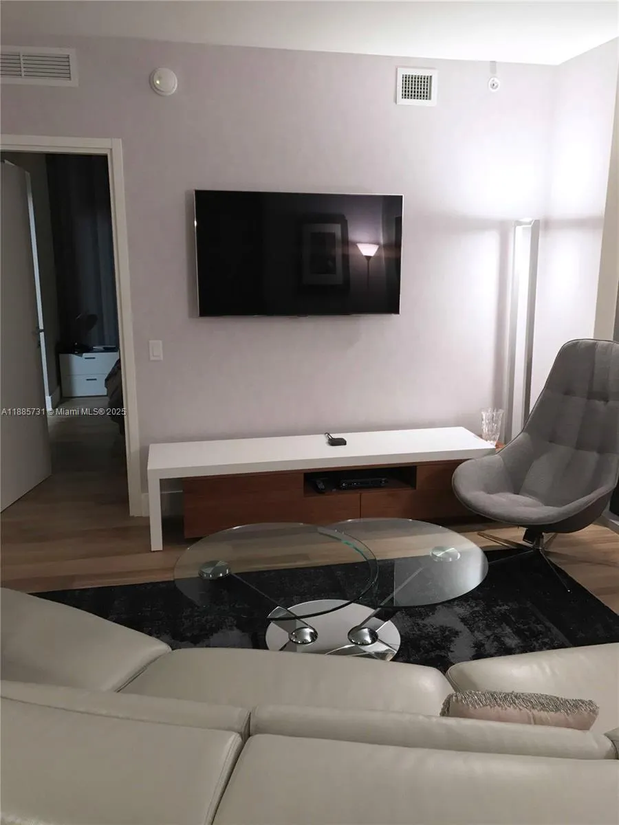 1300 Brickell Bay Dr, #3205