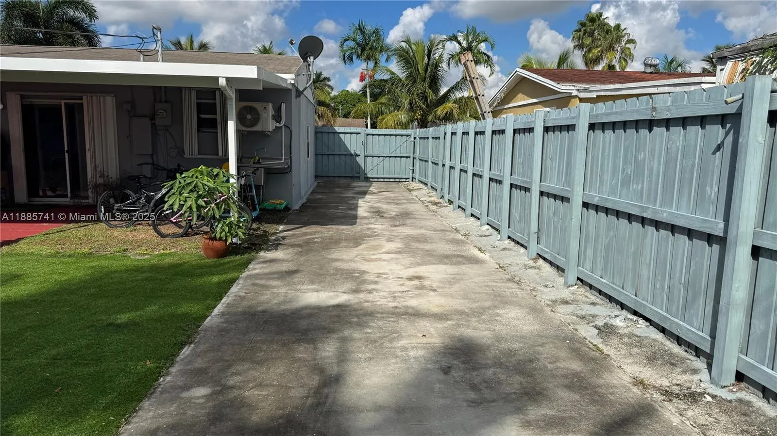 1520 SW 63rd Ter
