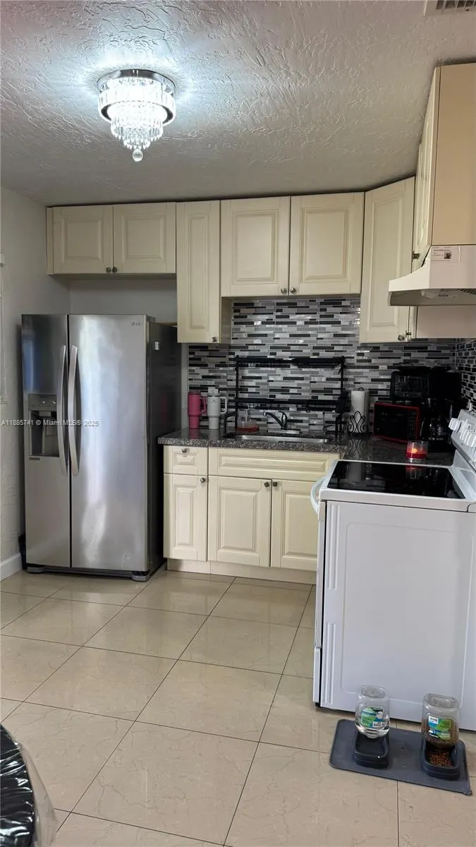 1520 SW 63rd Ter