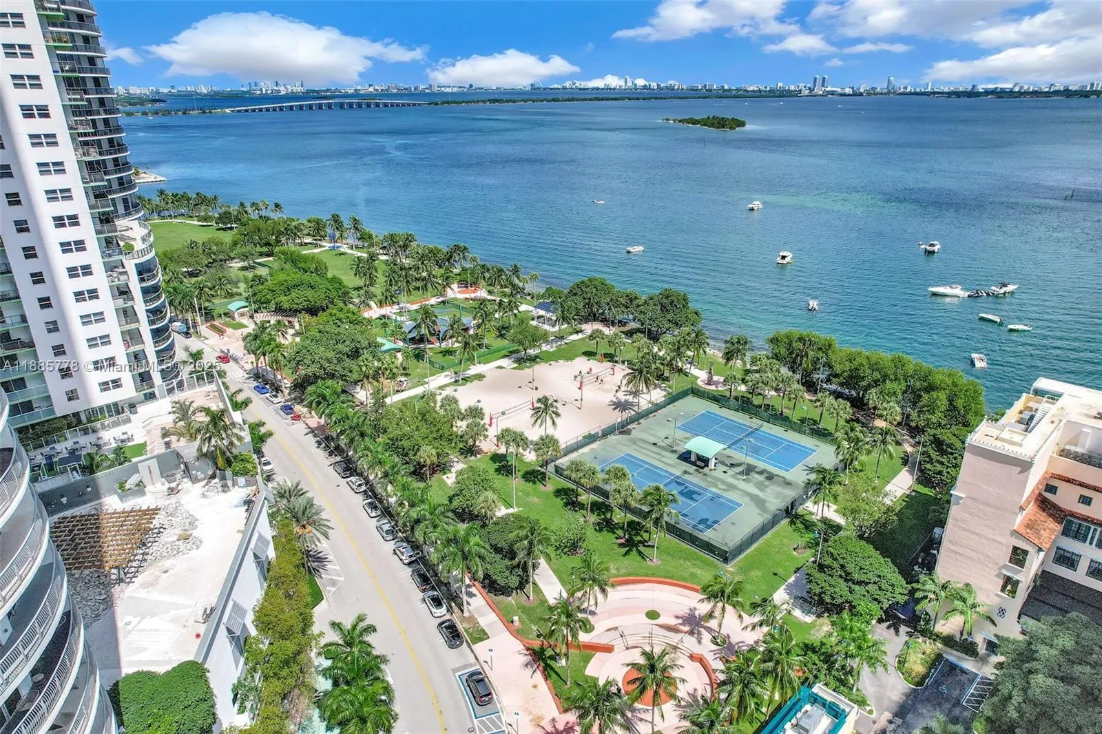1750 N Bayshore Dr, #3708
