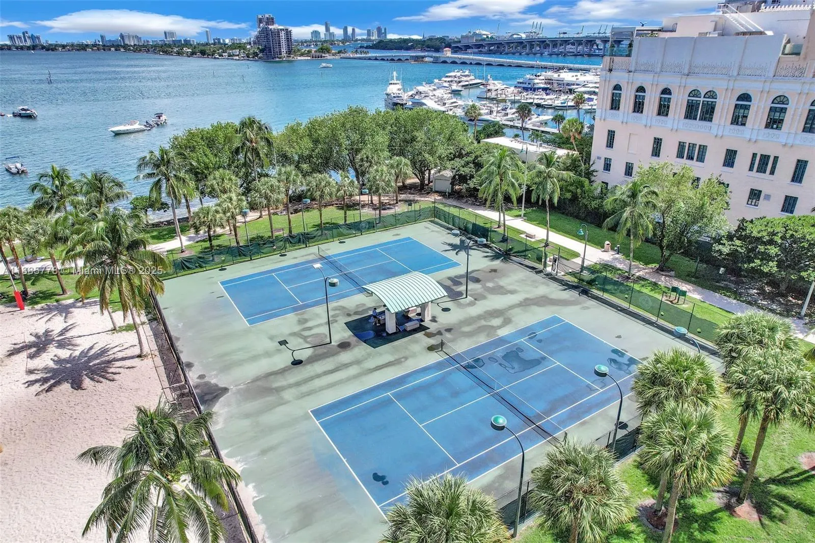 1750 N Bayshore Dr, #3708
