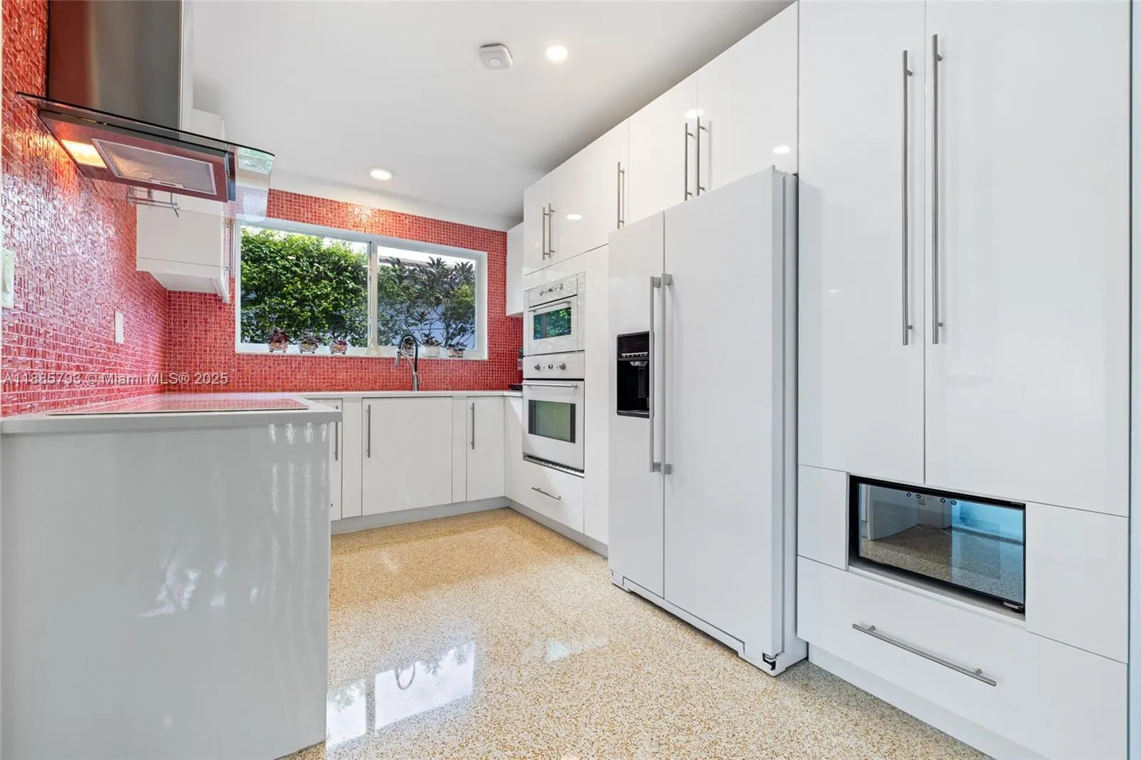 2121 Red Rd