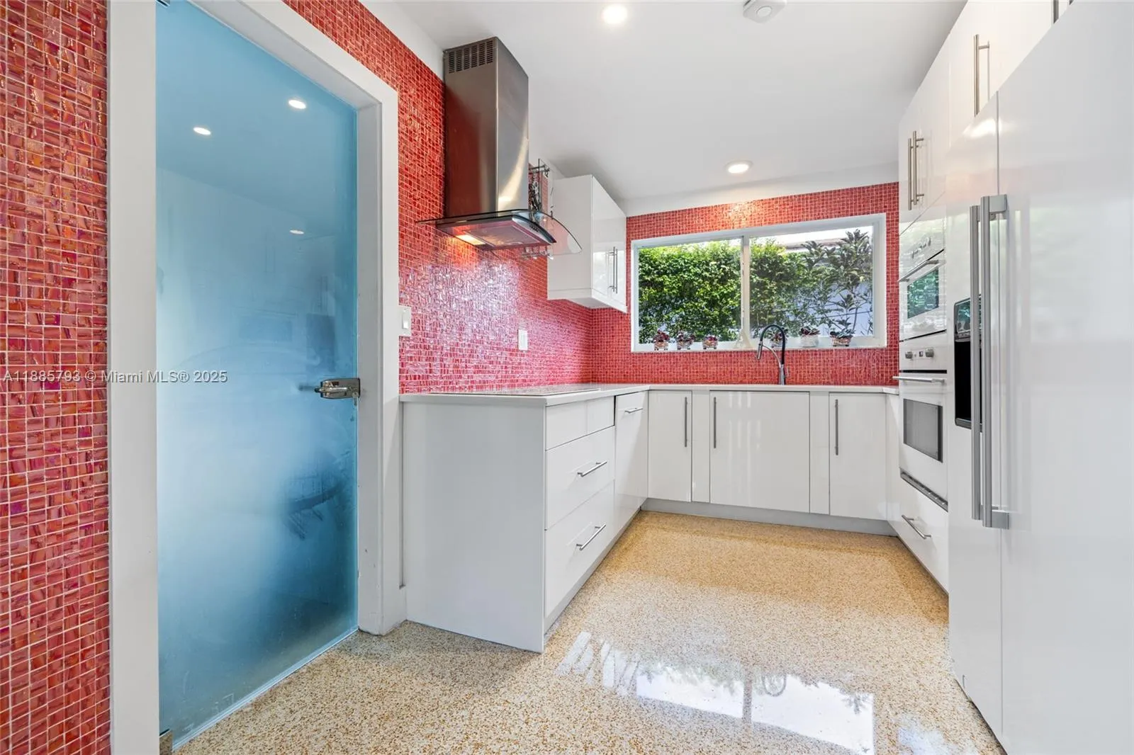 2121 Red Rd
