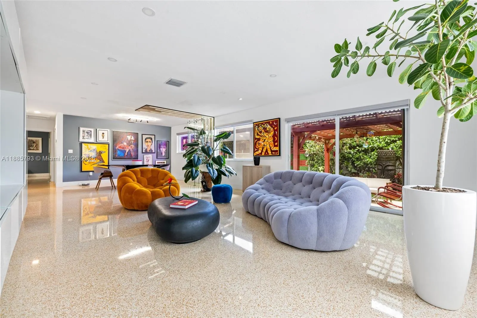 2121 Red Rd