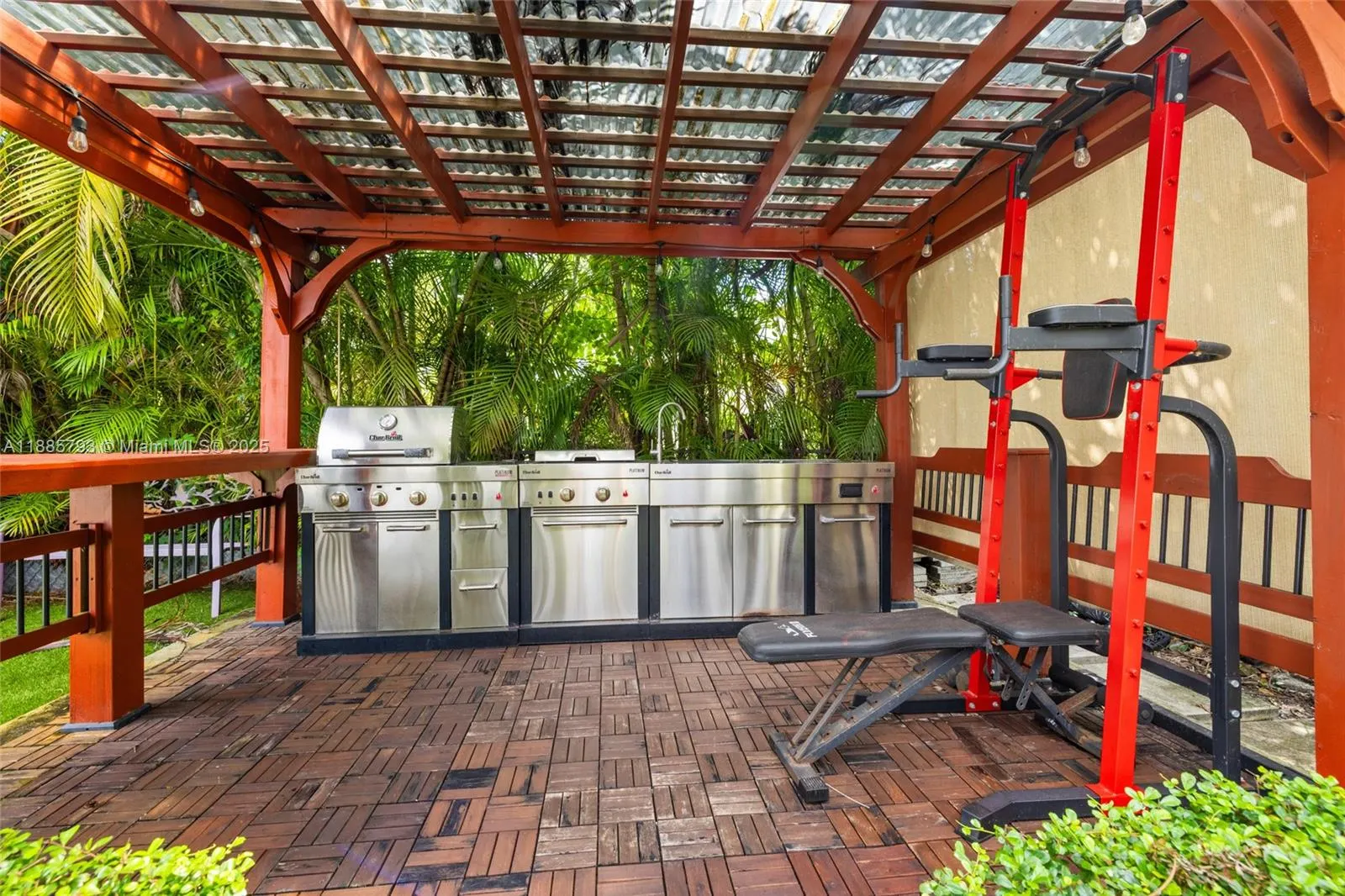 2121 Red Rd
