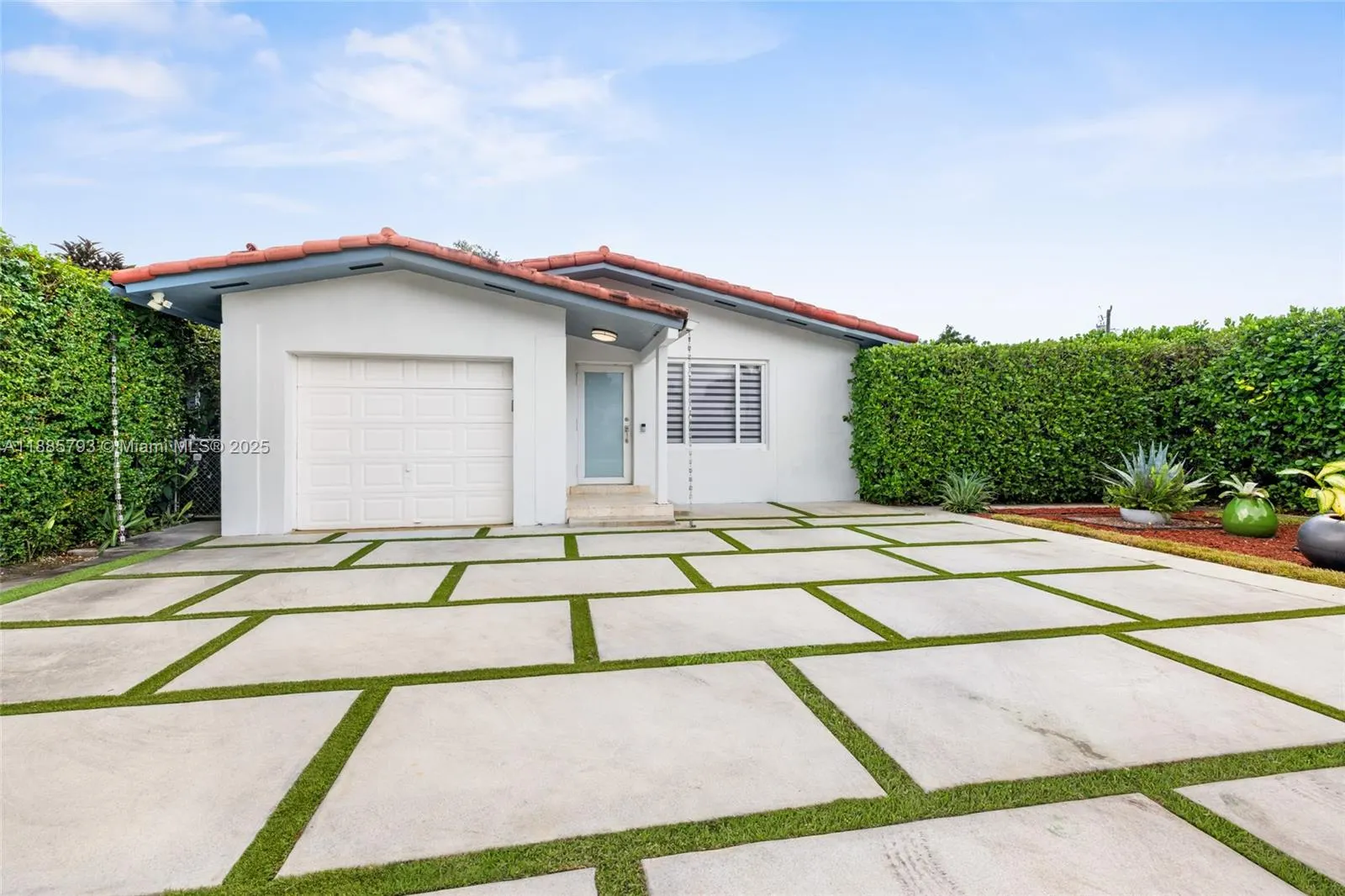 2121 Red Rd