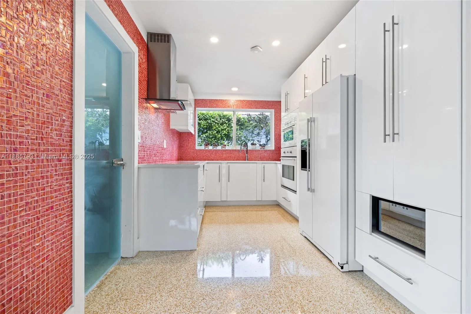 2121 Red Rd