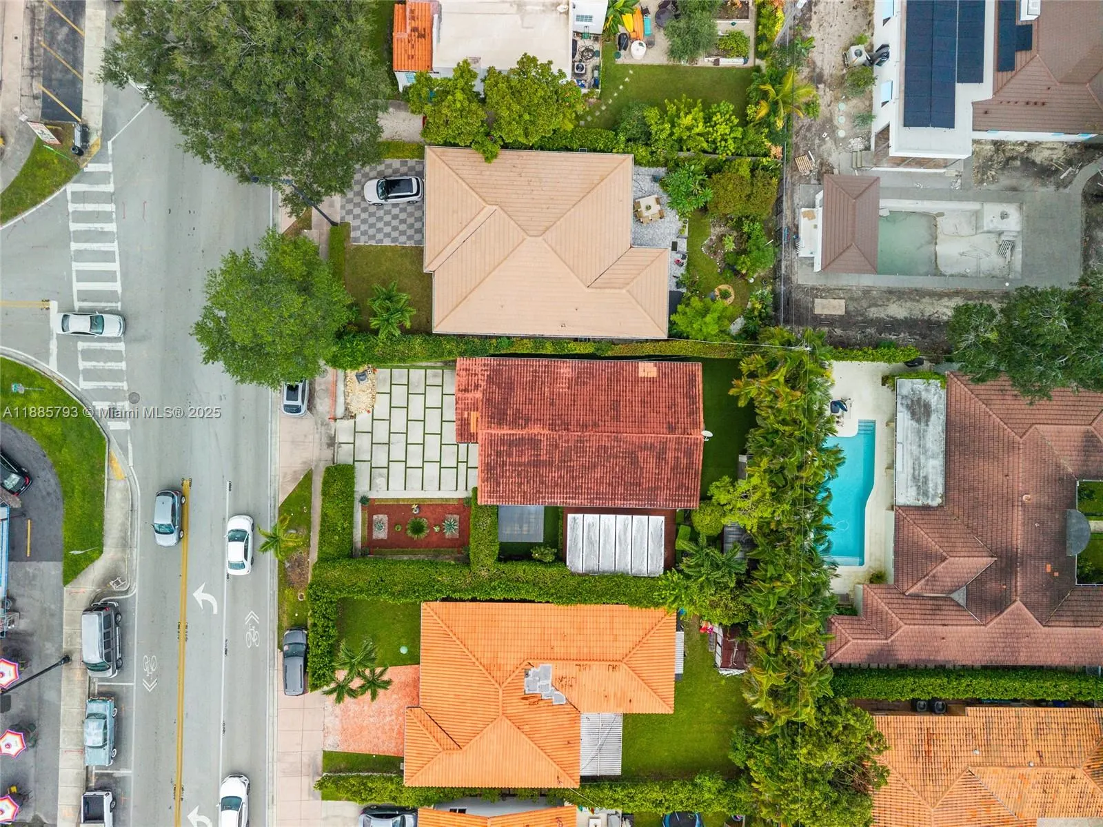 2121 Red Rd