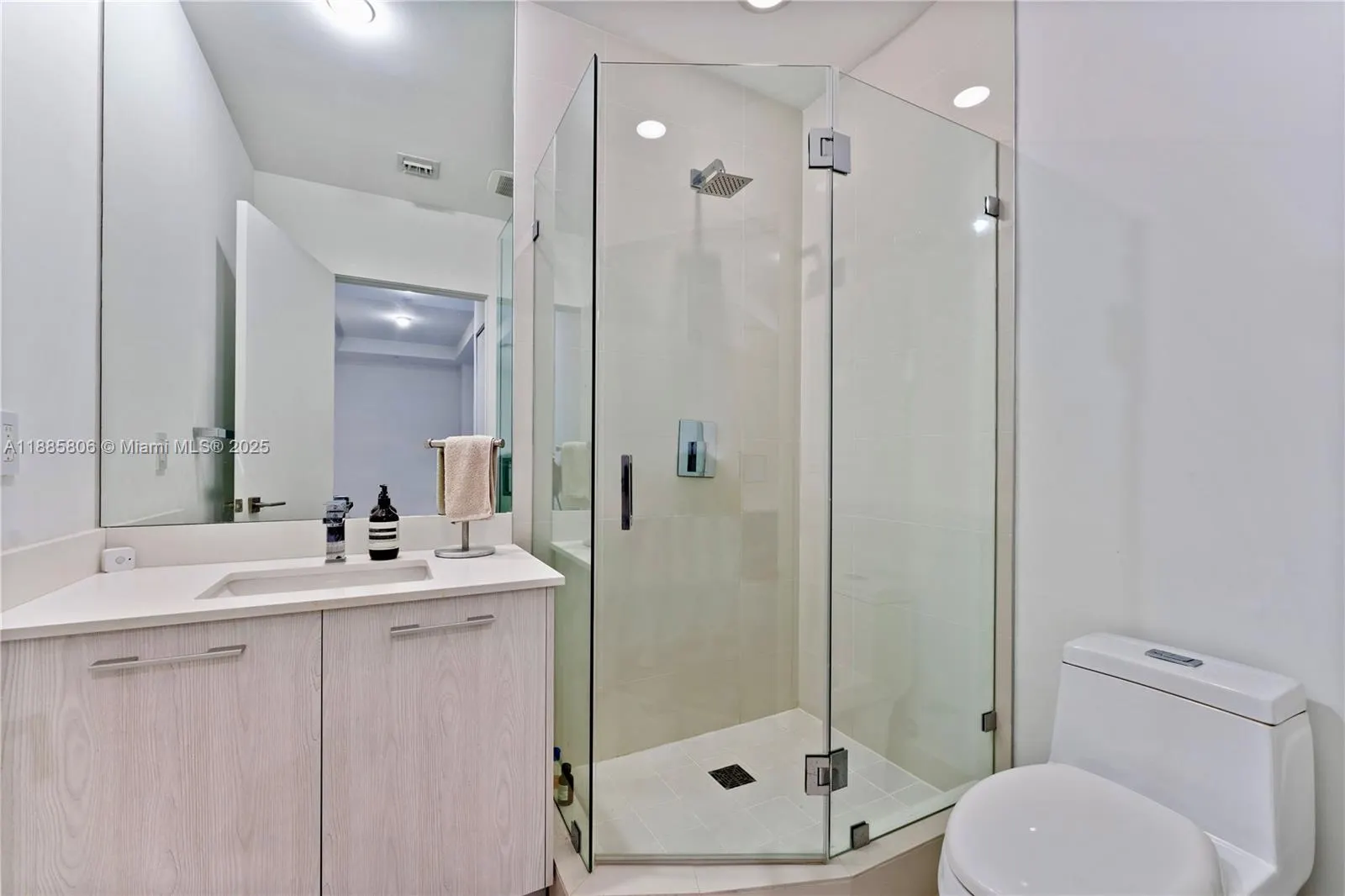 45 SW 9th St, #4205