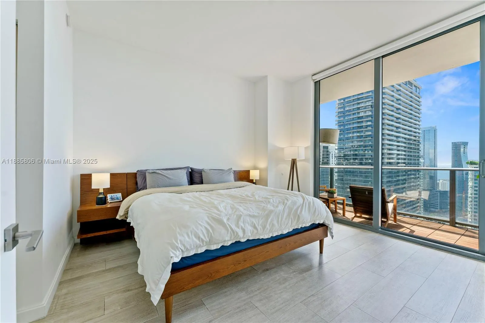 45 SW 9th St, #4205