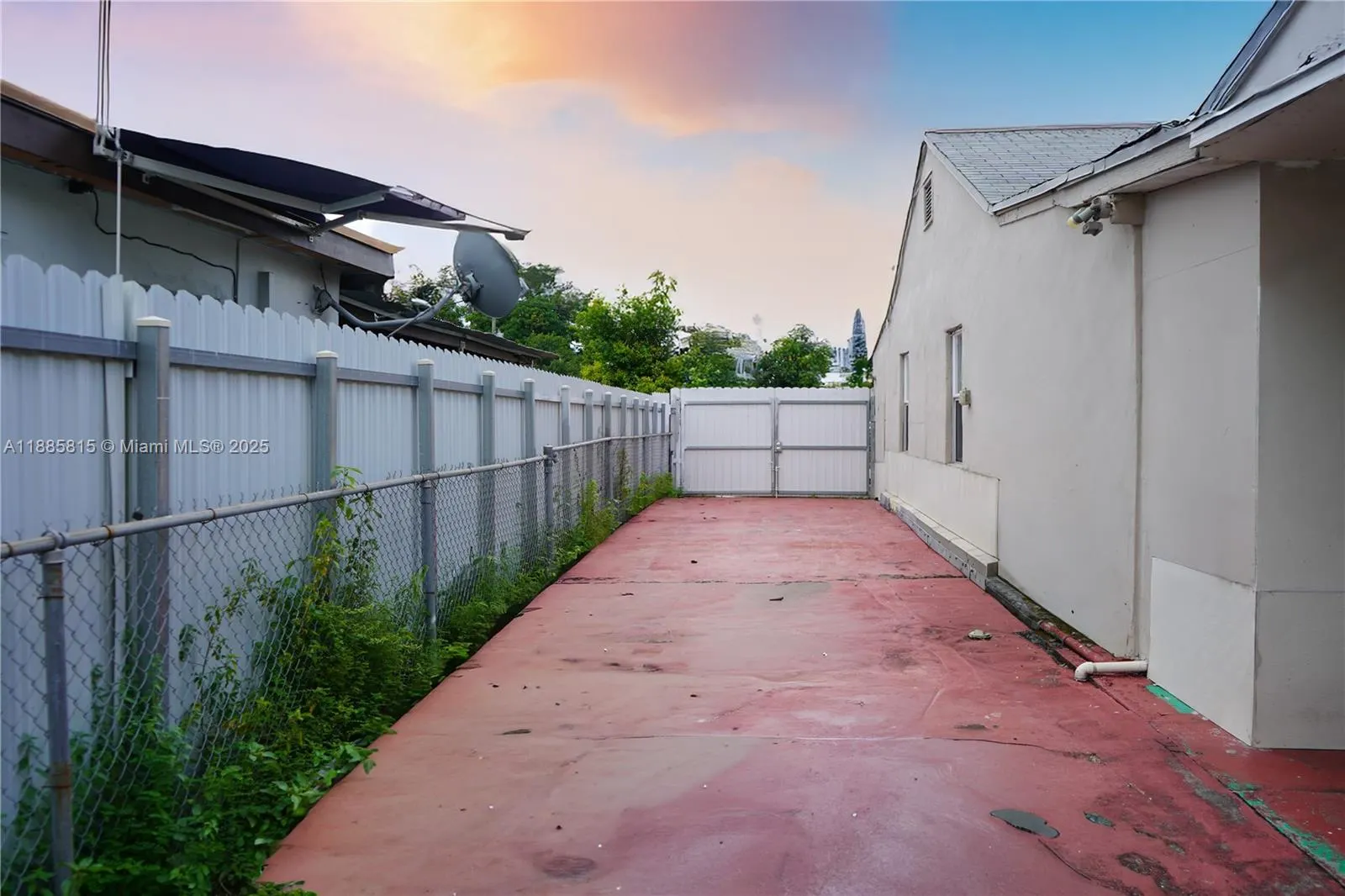 751 SE 8th St