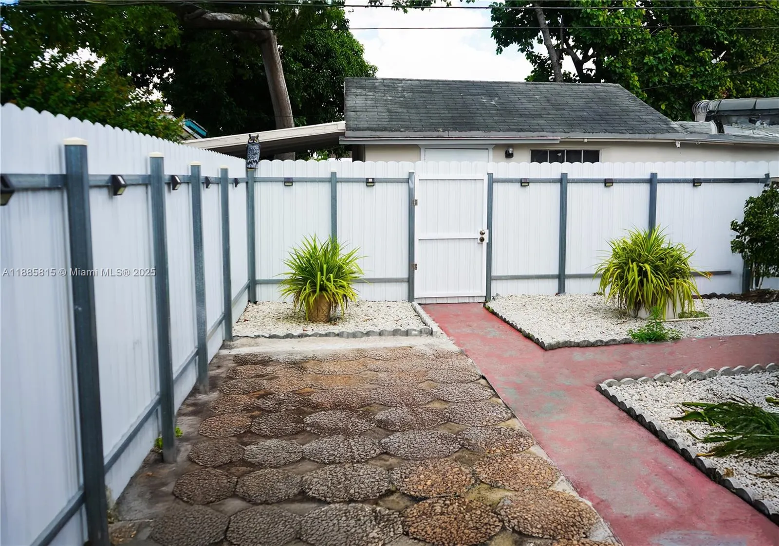 751 SE 8th St