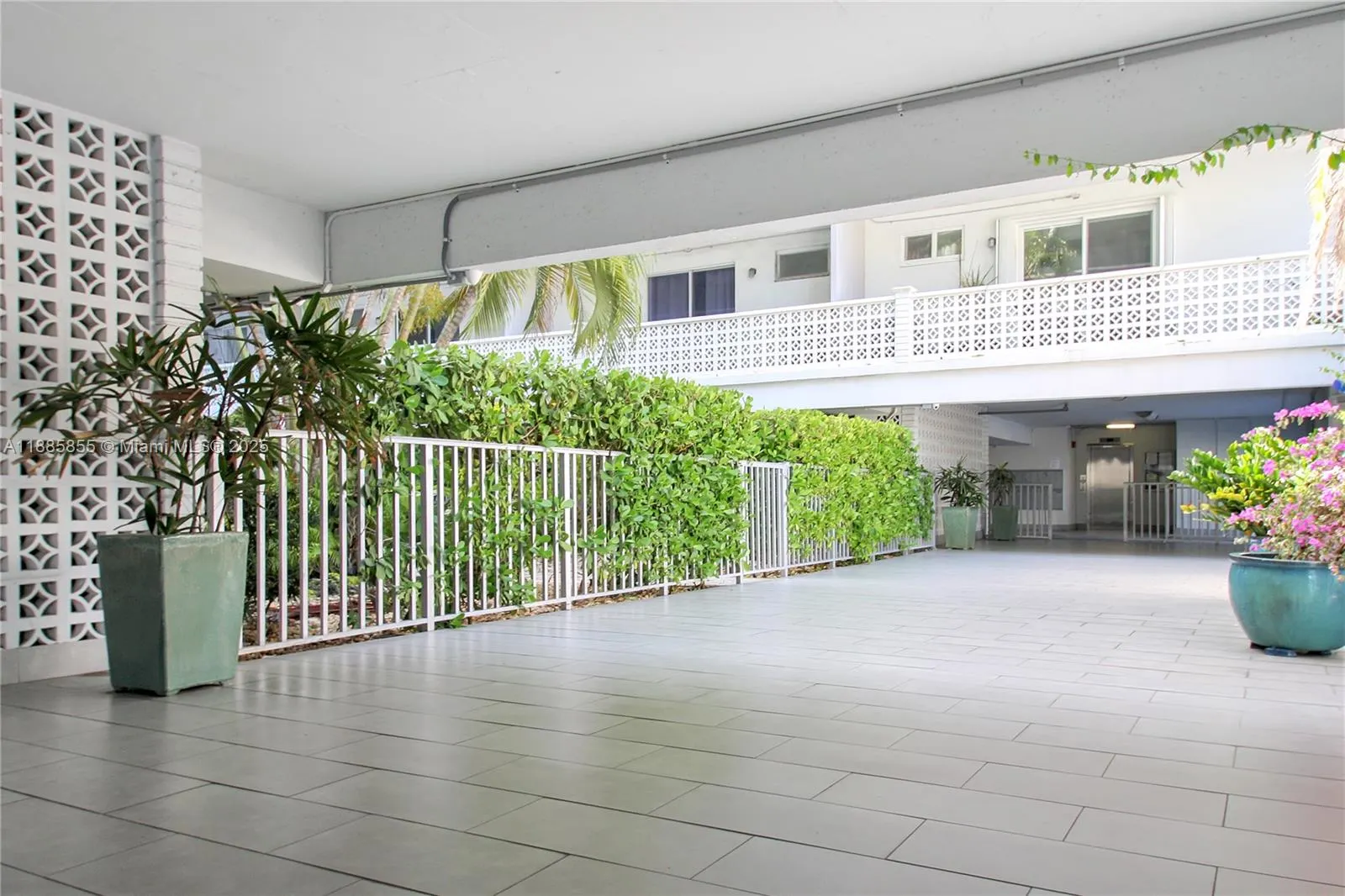 1620 West Ave, #204