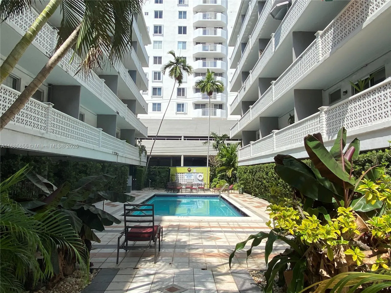 1620 West Ave, #204