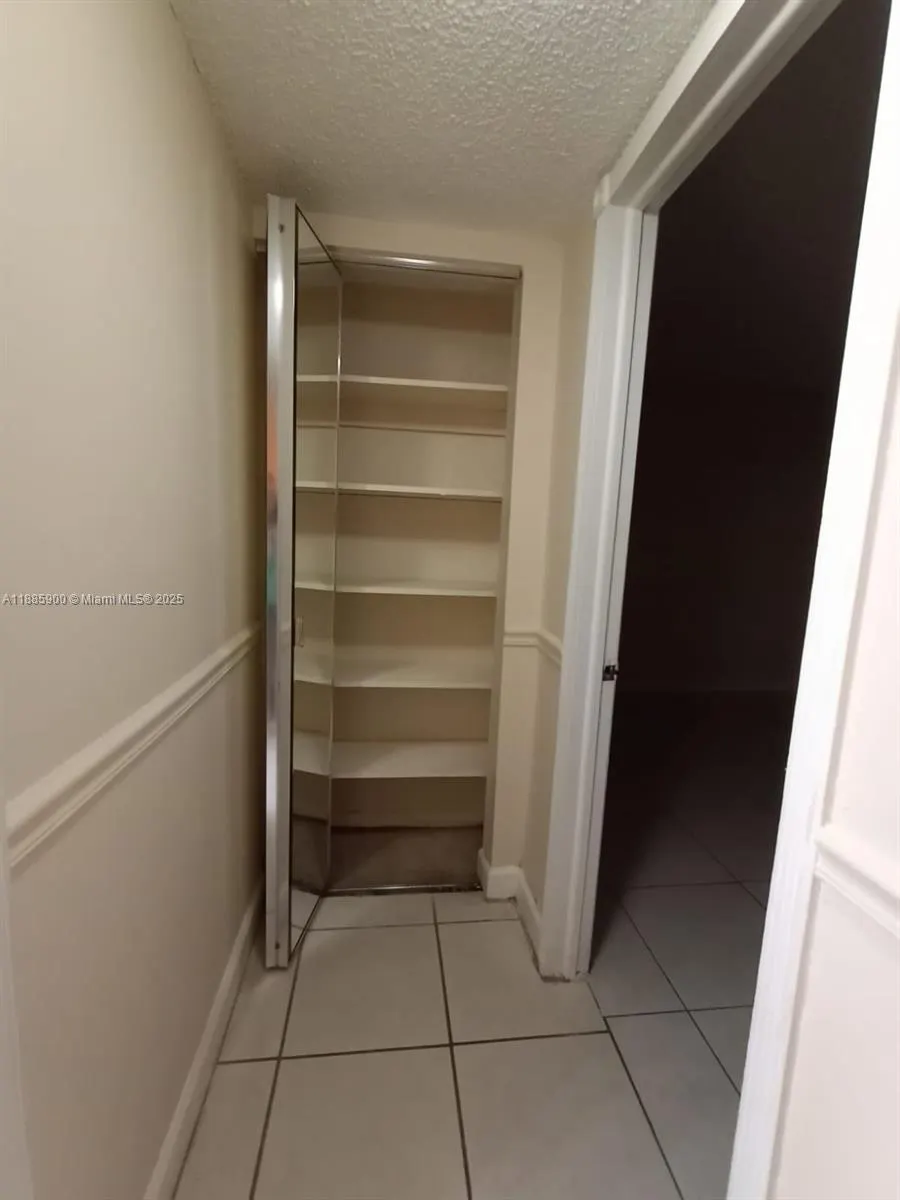 430 Commodore Dr, #104