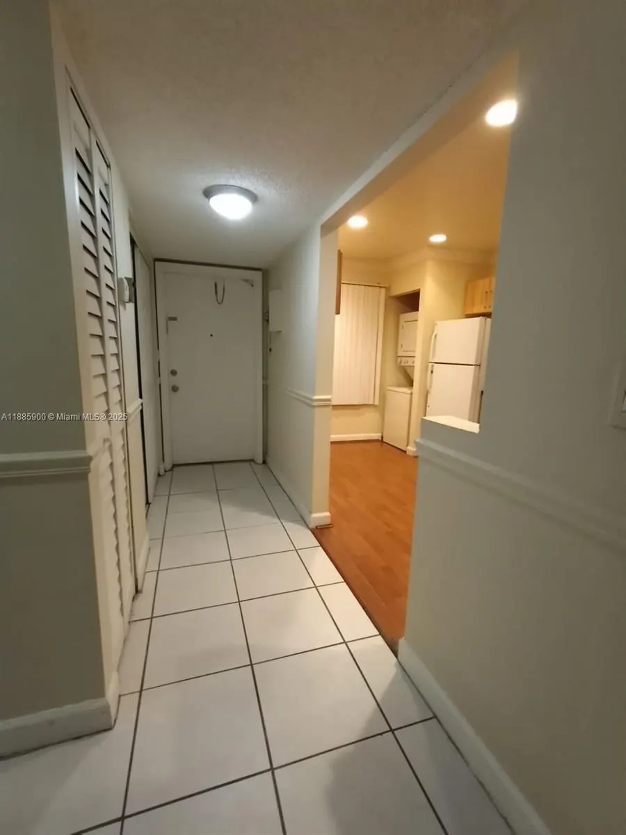 430 Commodore Dr, #104