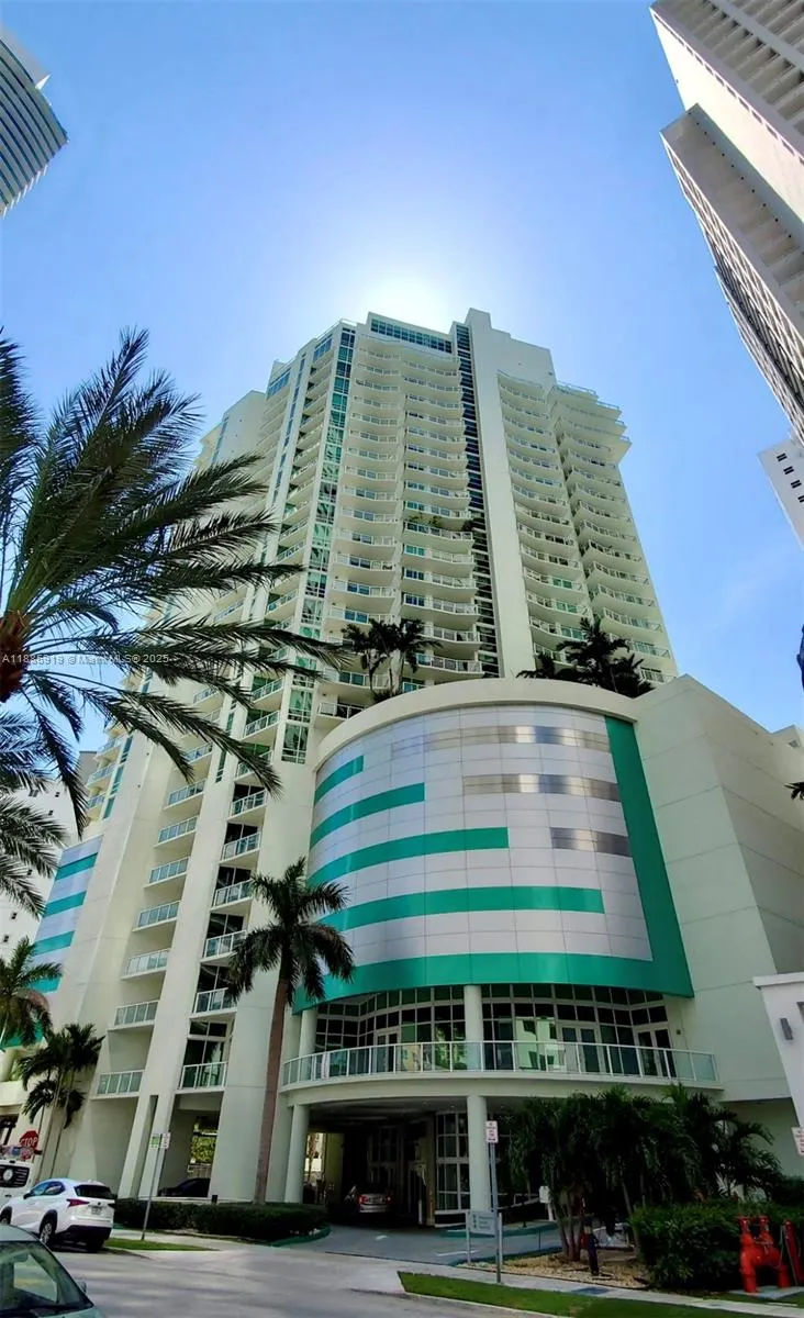 218 SE 14th St, #1104